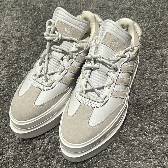 adidas Shoes - Cleaning out my closet ! NEVER WORN!!